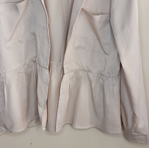 NWT Everyday Chic Boutique | Beige Peplum Open Front Jacket Size Medium - Picture 2 of 4